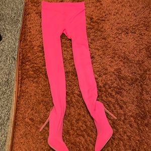 Pink leggings with a size 7 heel